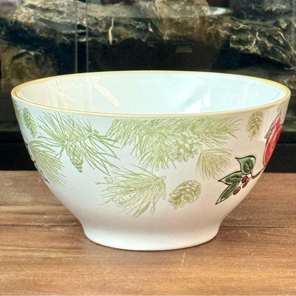 Red Robin with Holly & Berries 6” Traditional Holiday Bowl - Picture 4 of 7